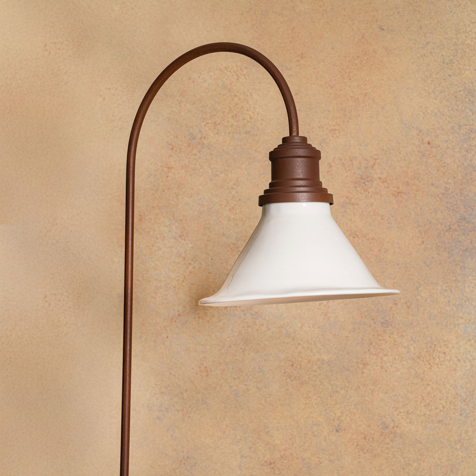 Lampara Pie Curva Engobe Mariana L