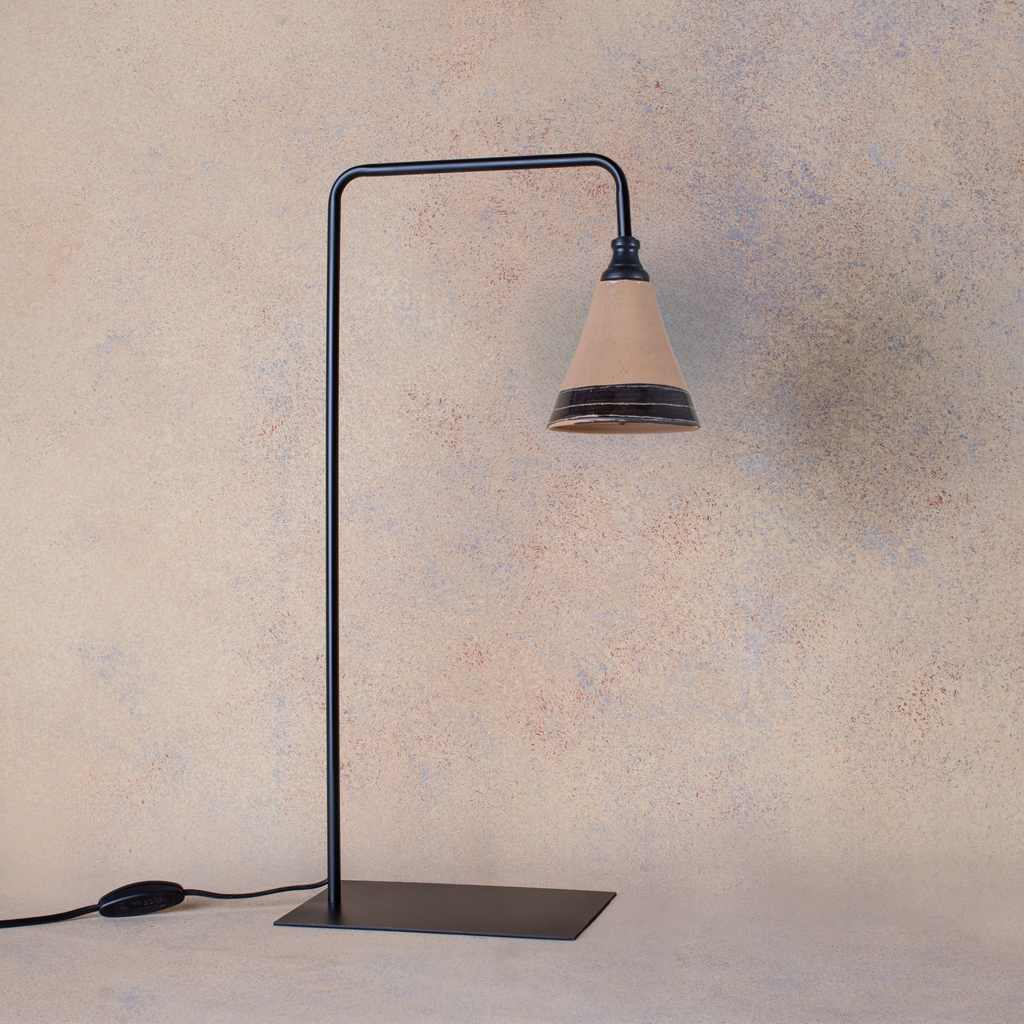 Lámpara De Sobremesa Horca Volcán Engobe Negro / Negro