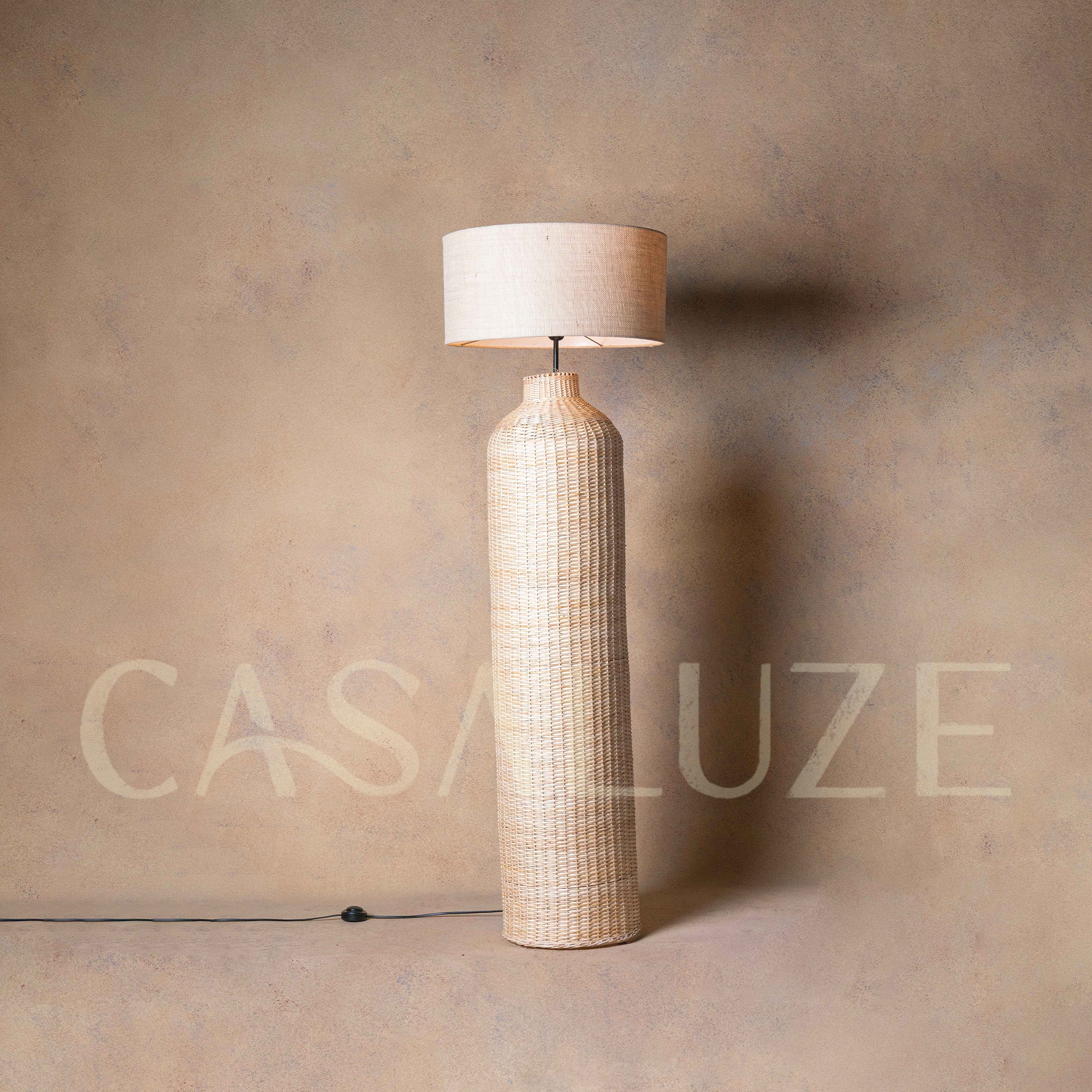 Lampara de Pie Mimbre Tupido Tubo Cilindrica lino