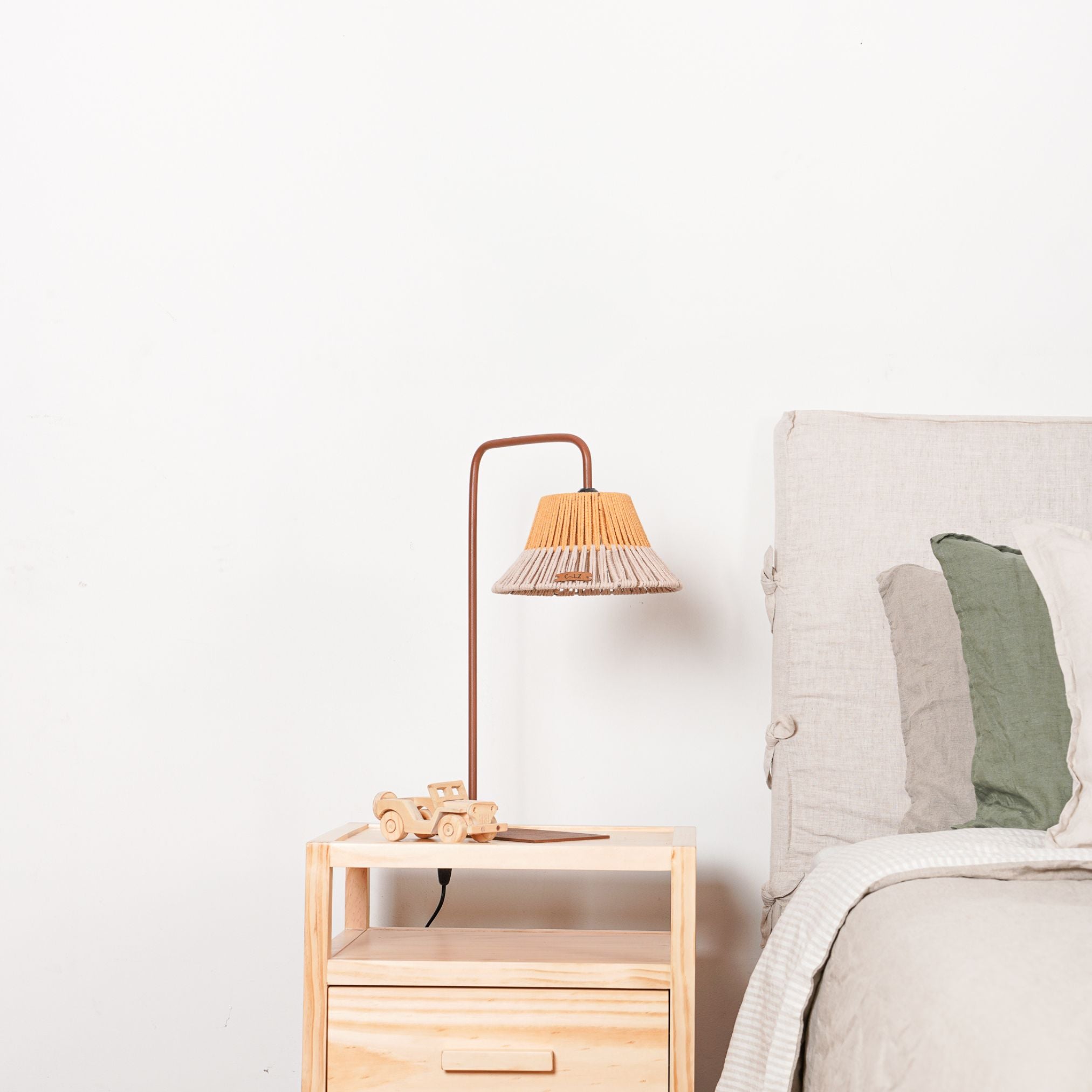 Lámpara Sobremesa Horca  Maggita Amarillo y Crudo