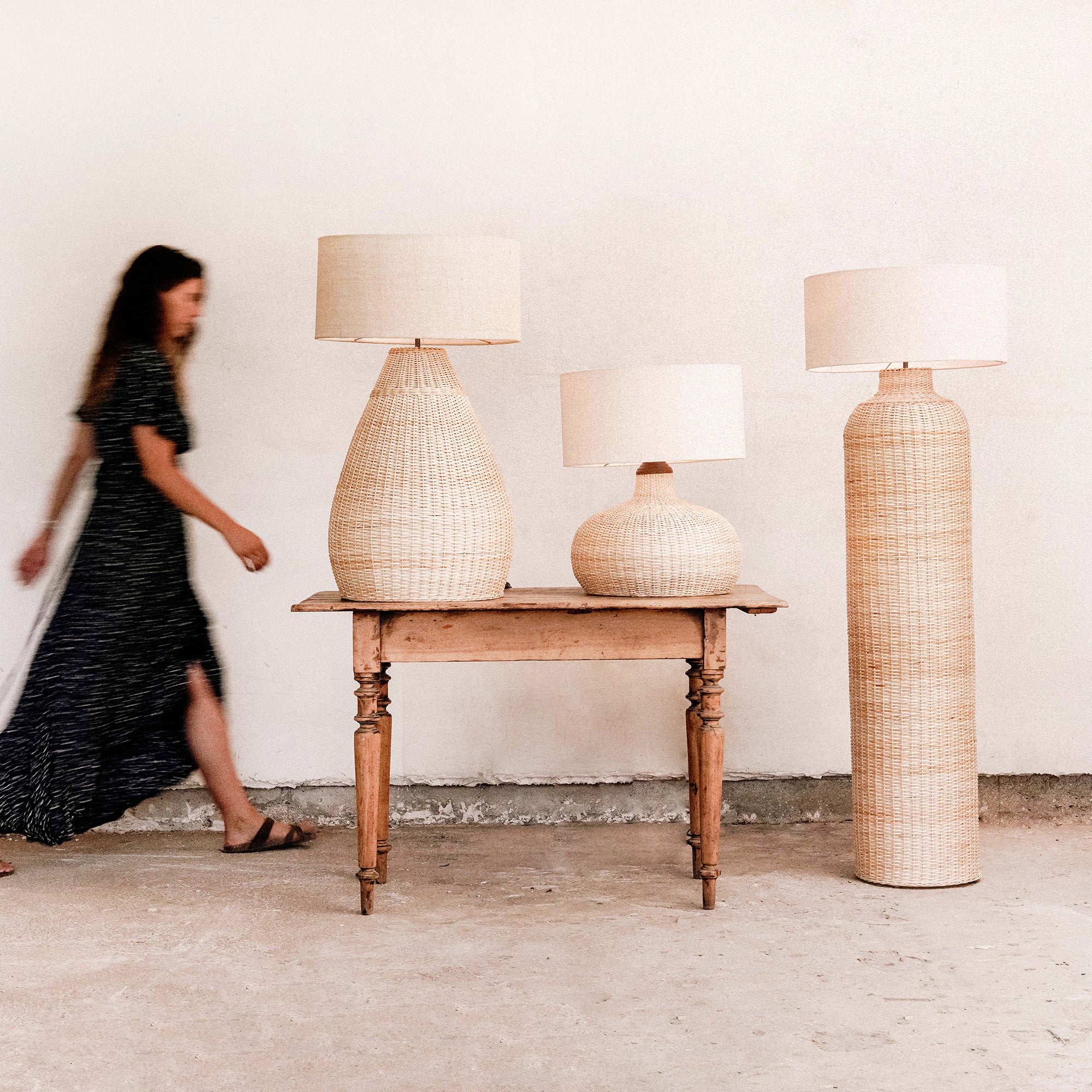 Lampara de Pie Mimbre Tupido Tubo Cilindrica lino