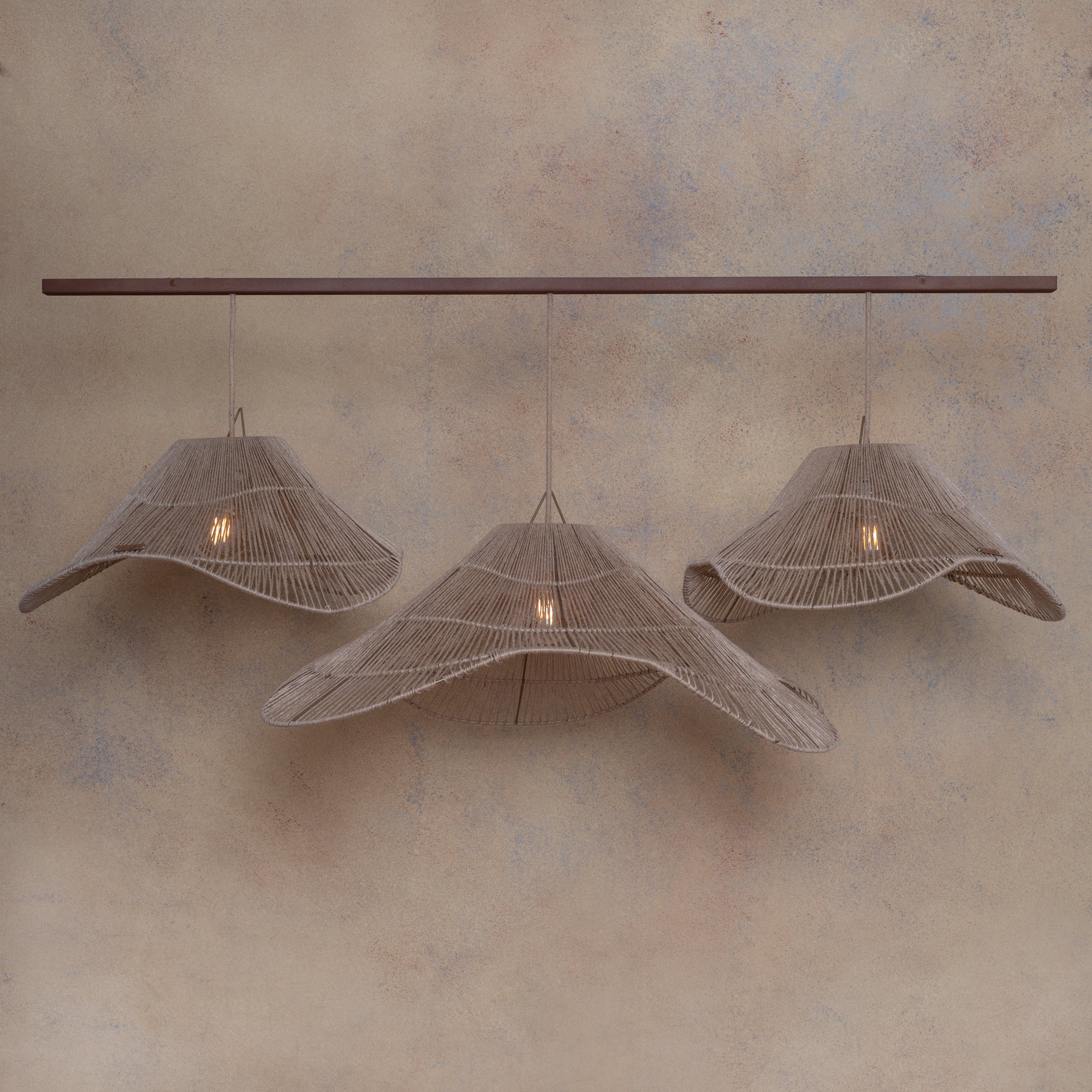 Lámpara Colgante en Barra Mantarraya Triple en Fibra Natural