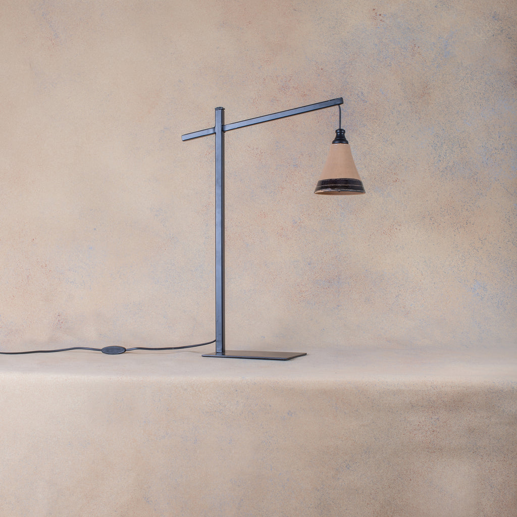 Lámpara De Sobremesa Ulmno Volcán Engobe Negro / Negro