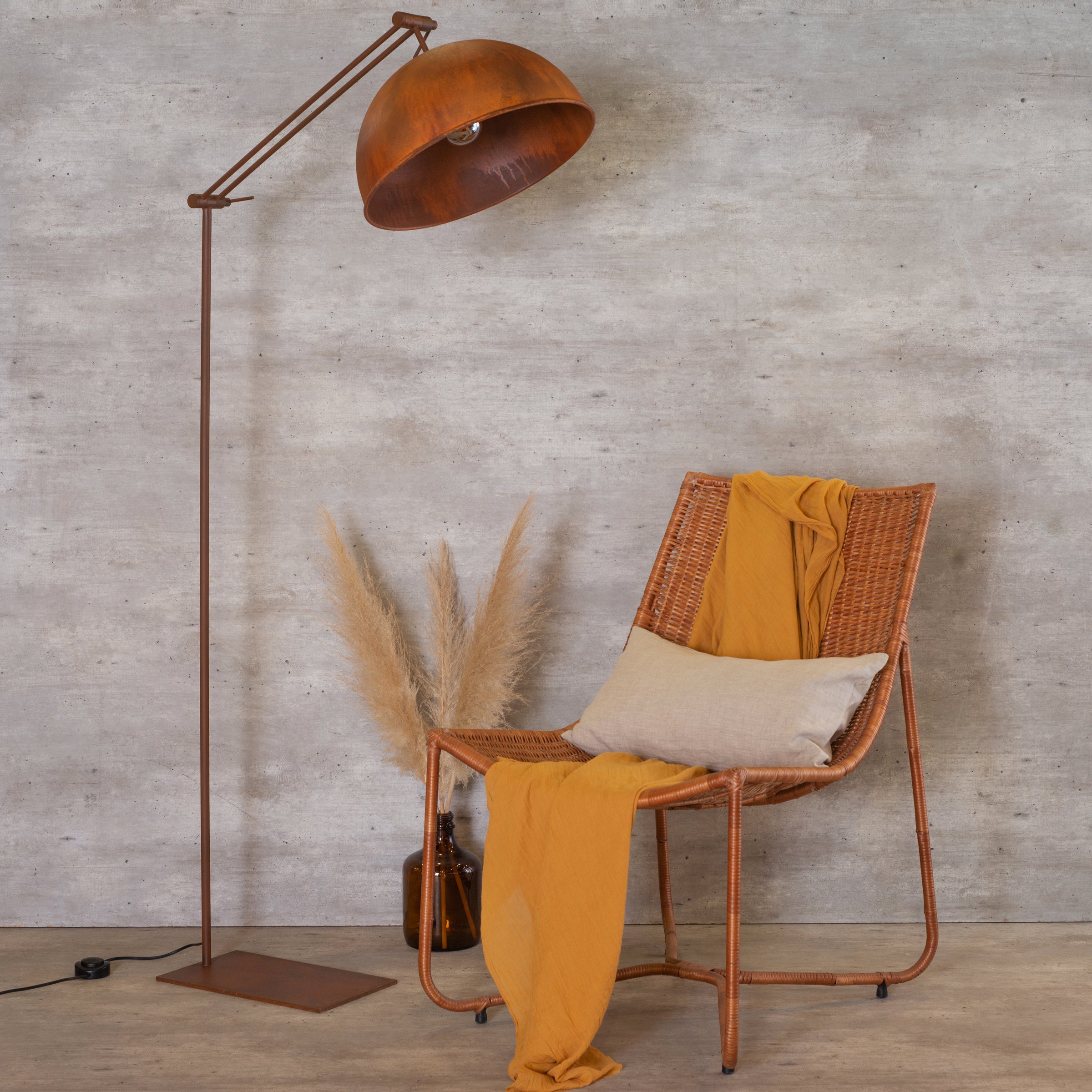 Lámpara Pie-Brazo Movible Galpón sin Cono