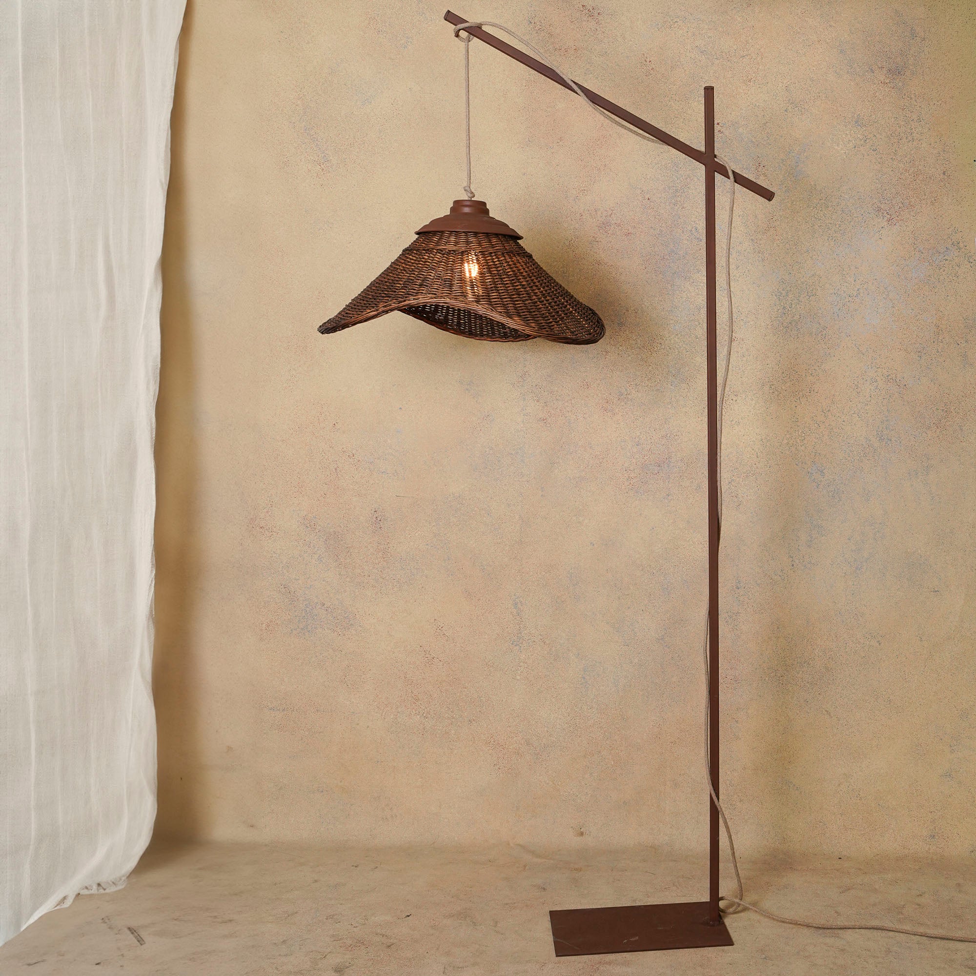 Lámpara Pie Ulmo Mantarraya