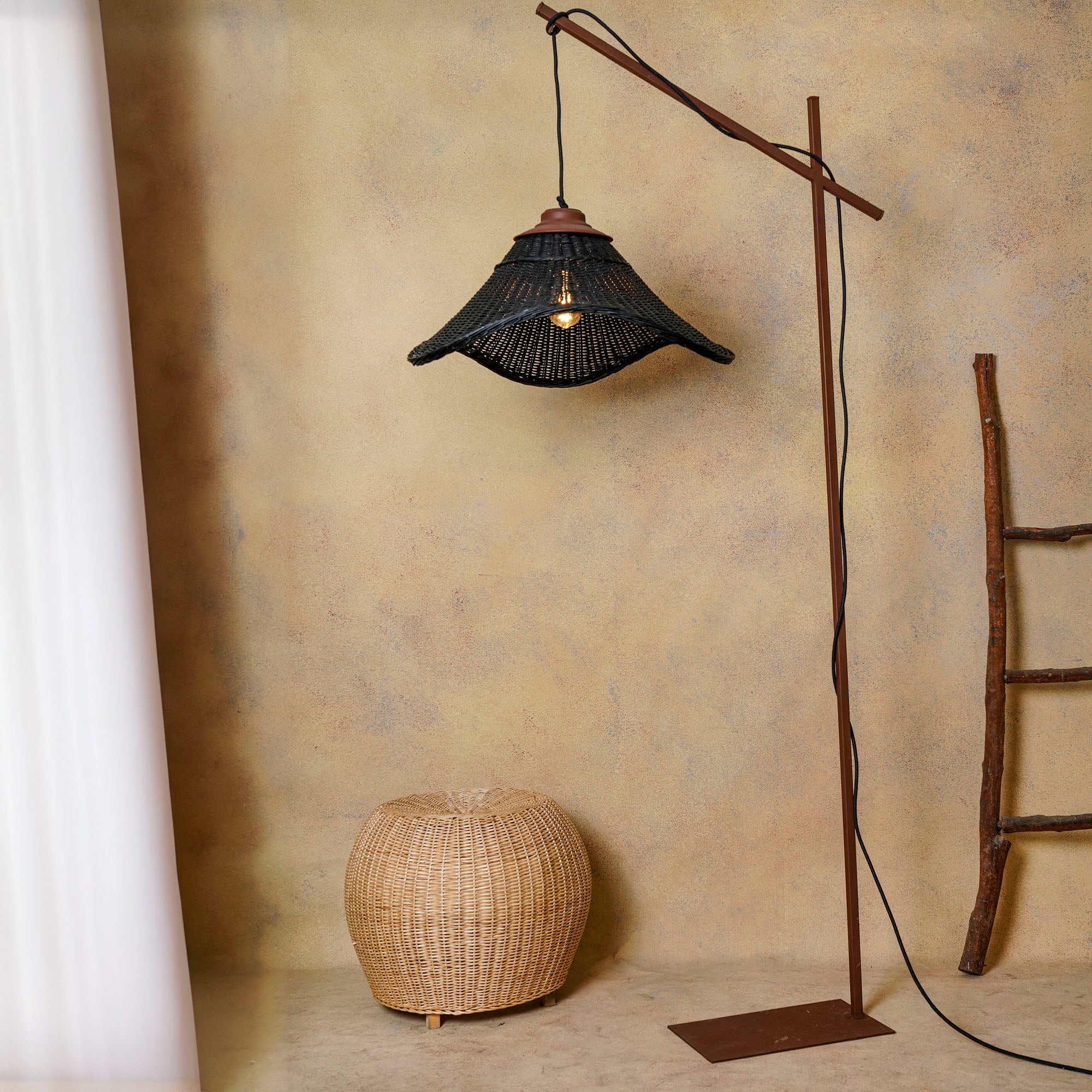 Lámpara Pie Ulmo Mantarraya