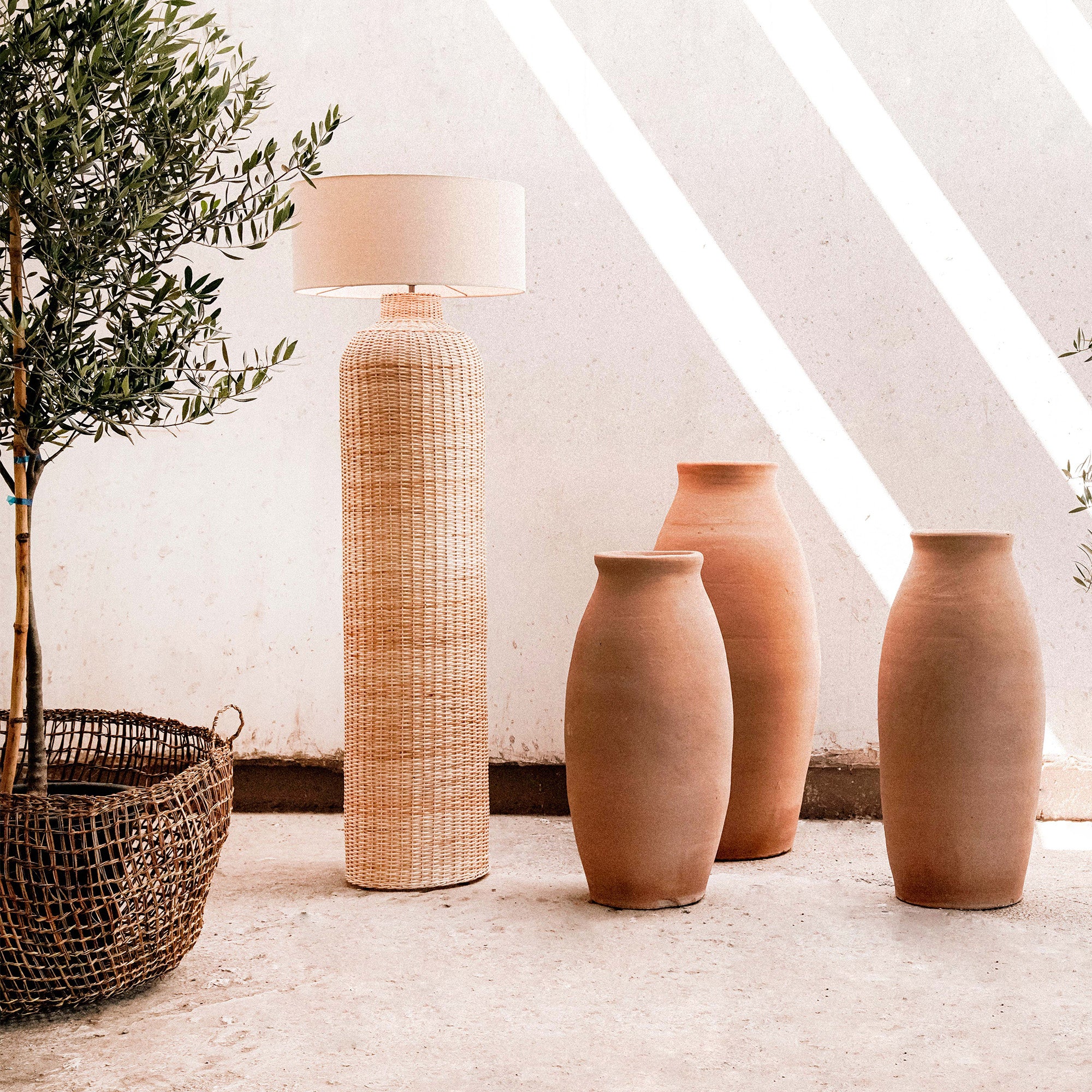 Lampara de Pie Mimbre Tupido Tubo Cilindrica lino